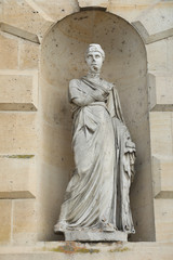 statue