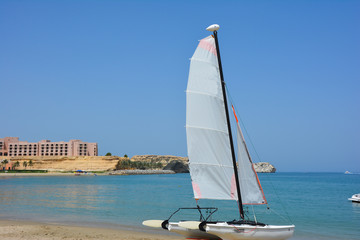 Catamarano a vela
