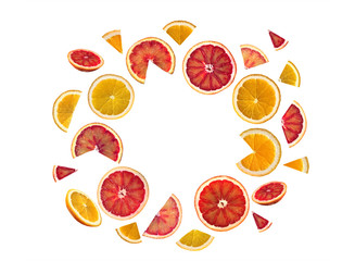 citrus slices lie in a circle on a white background