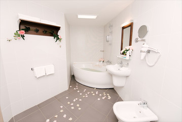 Fototapeta na wymiar Modern style interior design of a bathroom, hotels, bathroom with flowers