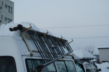 車に脚立