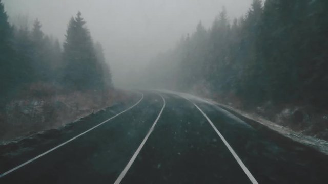 slow motion ride, dangerous car overtaking on highway at heavy snowy conditions. mountain, traffic situation, marks, Problems trucking
