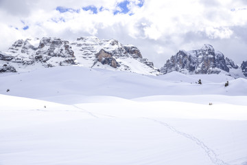 Fototapeta na wymiar the peaks of the Alps in winter with soft snow