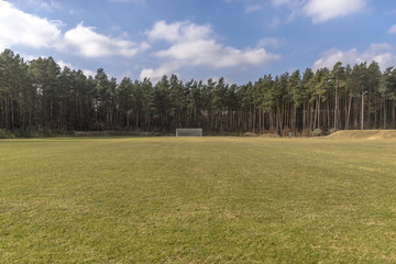 Auf dem Fußballfeld, Fussballplatz