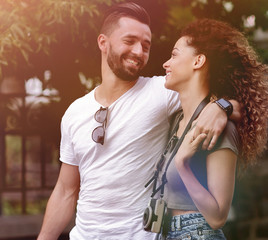 Naklejka premium Cheerful young couple walking on urban street