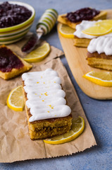 Sponge cake with jam