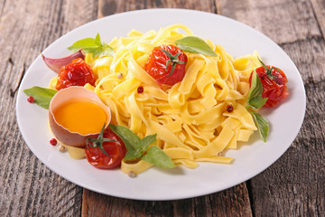 tagliatelle with tomato and egg