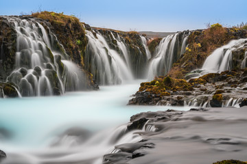 Bruarfoss Island - spektakulärer Wasser in Langzeitbelichtung