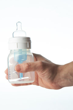 3661075 Empty plastic baby feeding bottle