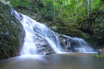 mae kam pong waterfall 4th floor on smooth flow water