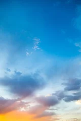 Crédence de cuisine en verre imprimé Ciel Beaux nuages dans le ciel au coucher du soleil