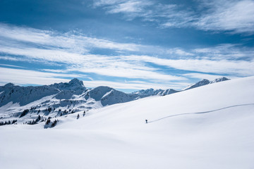 Fototapeta na wymiar Skifahrer in den Allgäuer Alpen