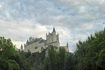 Fototapeta na wymiar Alcázar de Segovia al atardecer