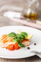 grilled salmon with cherry tomatoes and salad