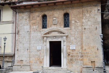 Fototapeta na wymiar Santuario Madonna delle Grotte di Antrodoco
