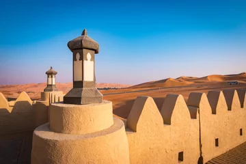 Zelfklevend Fotobehang Ingang woestijnresort, Abu Dhabi © Nancy Pauwels