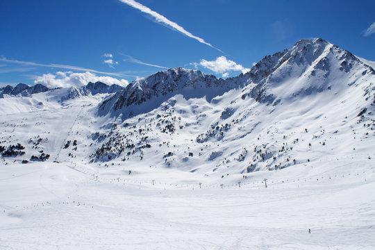 зимний пейзаж  горнолыжного курорта
