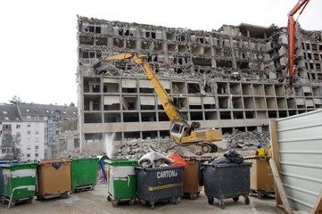 démolition d'un ancien hopital