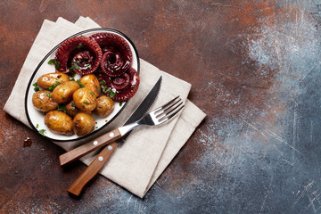 Grilled octopus with small potatoes