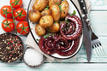 Grilled octopus with small potatoes
