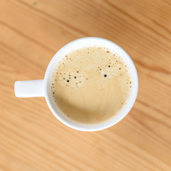 Kaffee Flat Lay auf einem Holztisch