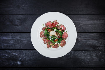 Salad of veal with milk sauce and spinach