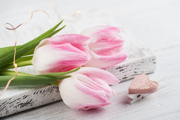Obraz na płótnie Canvas Tulips and pink heart