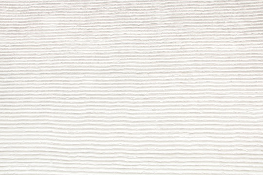 Wei&szlig;e Putzwand mit Spachteltechnik Linienmuster