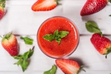 Strawberry Smoothie with Mint