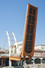 Obraz premium Ponte basculante tra Cattolica (RN) e Gabicce Mare (PU)