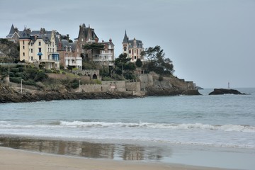 Fototapeta na wymiar La plage du Casino à Dinard en Bretagne