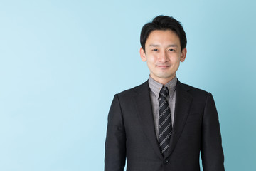 ビジネスマン　ブルーバック