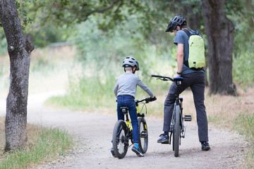 Naklejka premium family biking in the park