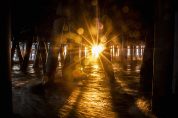 SUNder the pier SET