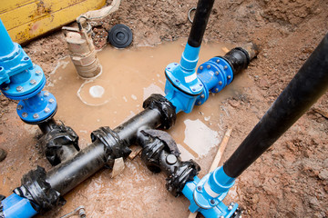 Schieber und Hydrant in dem Wasserverteilungssystem werden für die Löschwasserversorgung erneuert