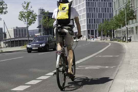 Radfahrer auf Schutzstreifen