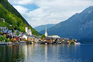 Fototapeta premium Scenic view of Hallstatt lakeside town in the Austrian Alps on beautiful day in autumn. Hallstatt, situated on Hallstatter See, a market town in the district of Gmunden.