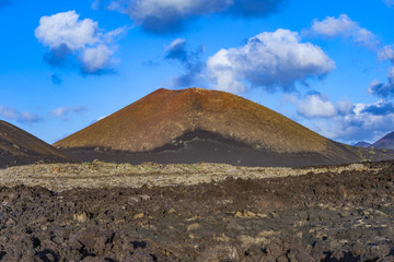 Fototapeta na wymiar volcano in Timanfaya national park