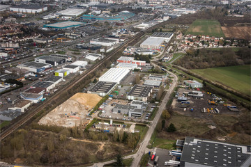 vue aérienne de la zône industrielle de Trappes dans les Yvelines à l'ouest de Paris