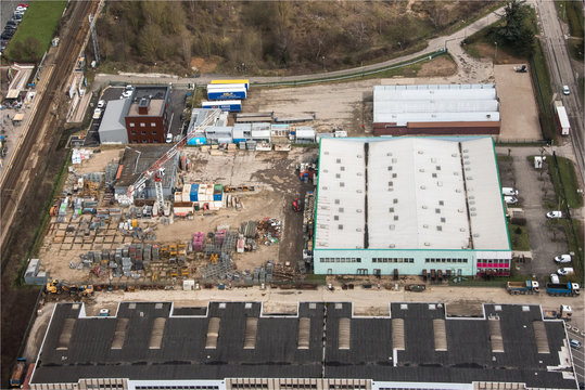 vue a&eacute;rienne de la z&ocirc;ne industrielle de Trappes dans les Yvelines &agrave; l'ouest de Paris