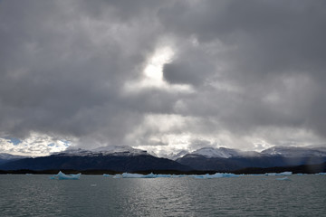 Paysage glacé du lago Argentino en Patagonie, Argentine