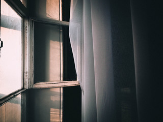 warm and cold shades of the room