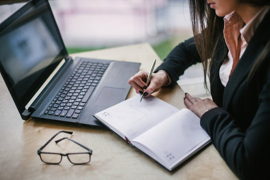 woman overwrites information from laptop