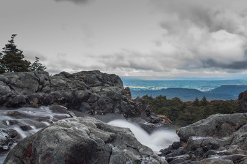 Fototapeta na wymiar Neuseeland - Vulkanische Landschaft im Tongariro Nationalpark // New Zealand - Tongariro National parc and termal area