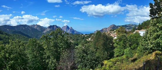 Fototapeta na wymiar Corsica-panoramic view of the village Evisa