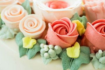 Obraz na płótnie Canvas Flowers decorated on the cake.