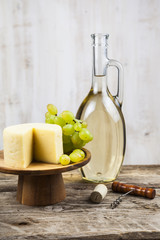 White wine, cheese and grapes