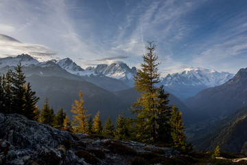 Die wundervolle Bergwelt des Wallis im Herbst