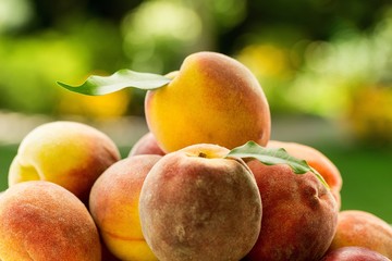 Fototapeta na wymiar Fresh sweet Peaches