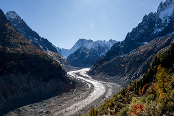 Die wundervolle Herbstwelt des Wallis